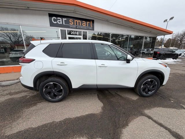 Used 2024 Nissan Rogue SV image 8