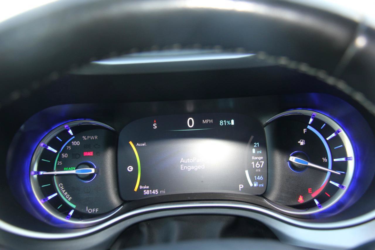 Used 2020 Chrysler Pacifica Touring-L w/ S Appearance Package FWD image 13
