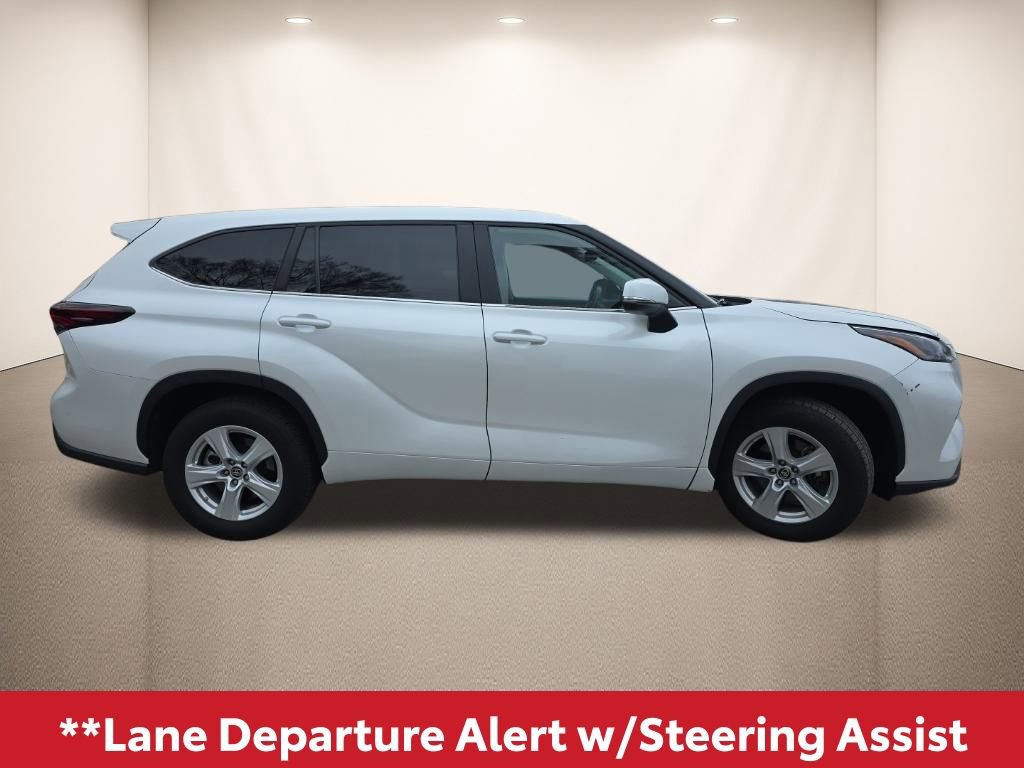 Used 2024 Toyota Highlander LE image 8