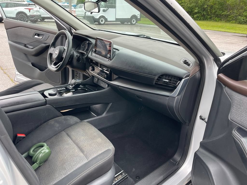 Used 2022 Nissan Rogue SV AWD/4WD image 19