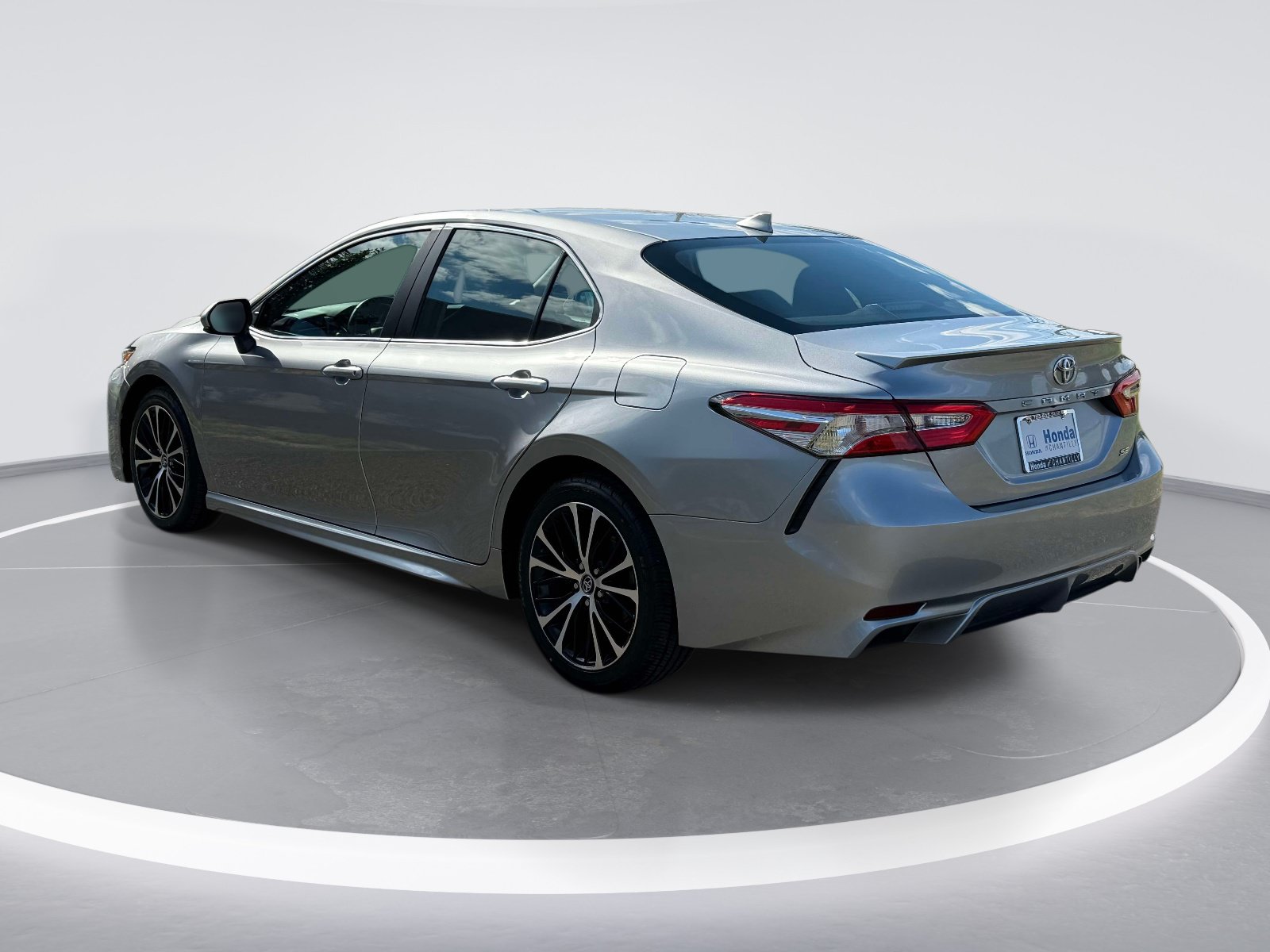 Used 2020 Toyota Camry SE FWD image 4