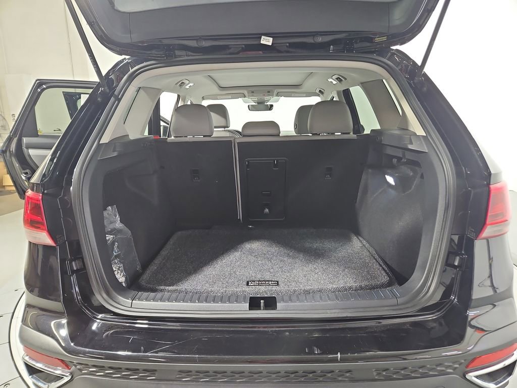 Certified 2024 Volkswagen Taos SE w/ Panoramic Sunroof Package image 24