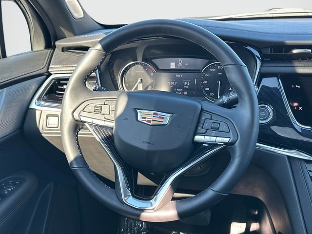 Used 2025 Cadillac XT6 Premium Luxury image 6