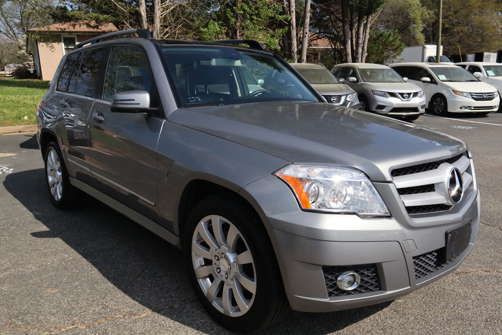 Used 2011 Mercedes-Benz GLK 350 4MATIC image 3