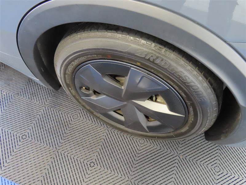 Used 2024 Toyota Prius LE FWD image 7