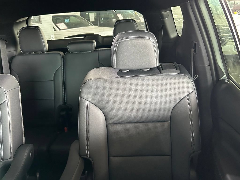 Used 2026 Chevrolet Traverse LT w/ Midnight/Sport Edition FWD image 14