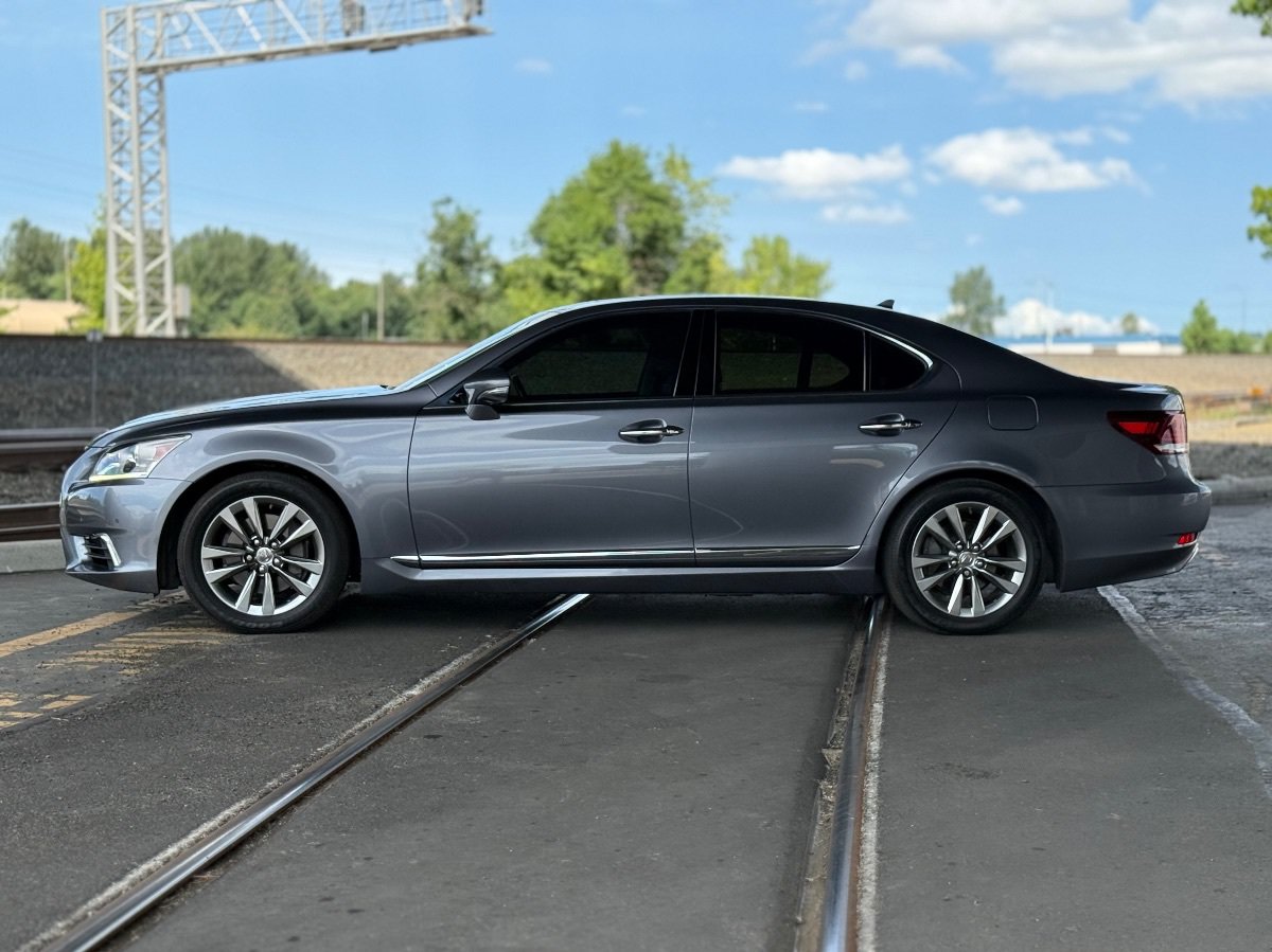 Used 2013 Lexus LS 460 w/ Comfort Pkg RWD image 6