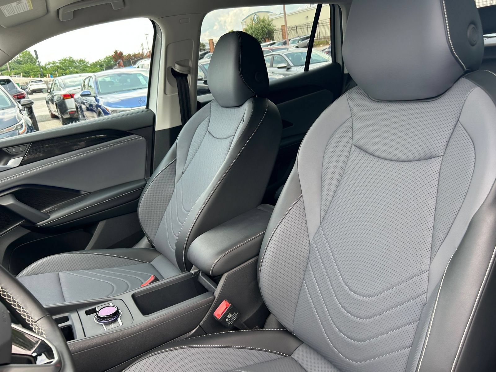 Used 2026 Volkswagen Tiguan SE AWD/4WD image 30