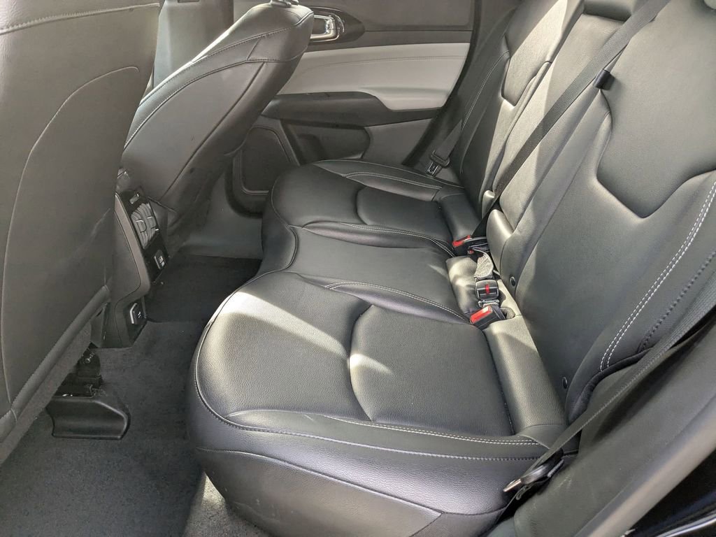 Used 2025 Jeep Compass Limited image 23