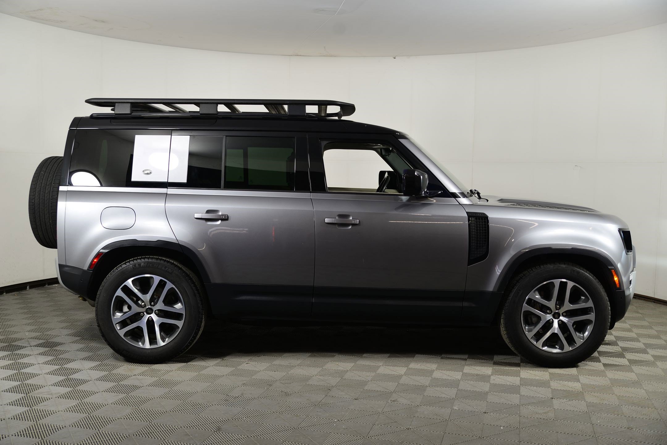 Used 2020 Land Rover Defender 110 SE AWD/4WD image 8