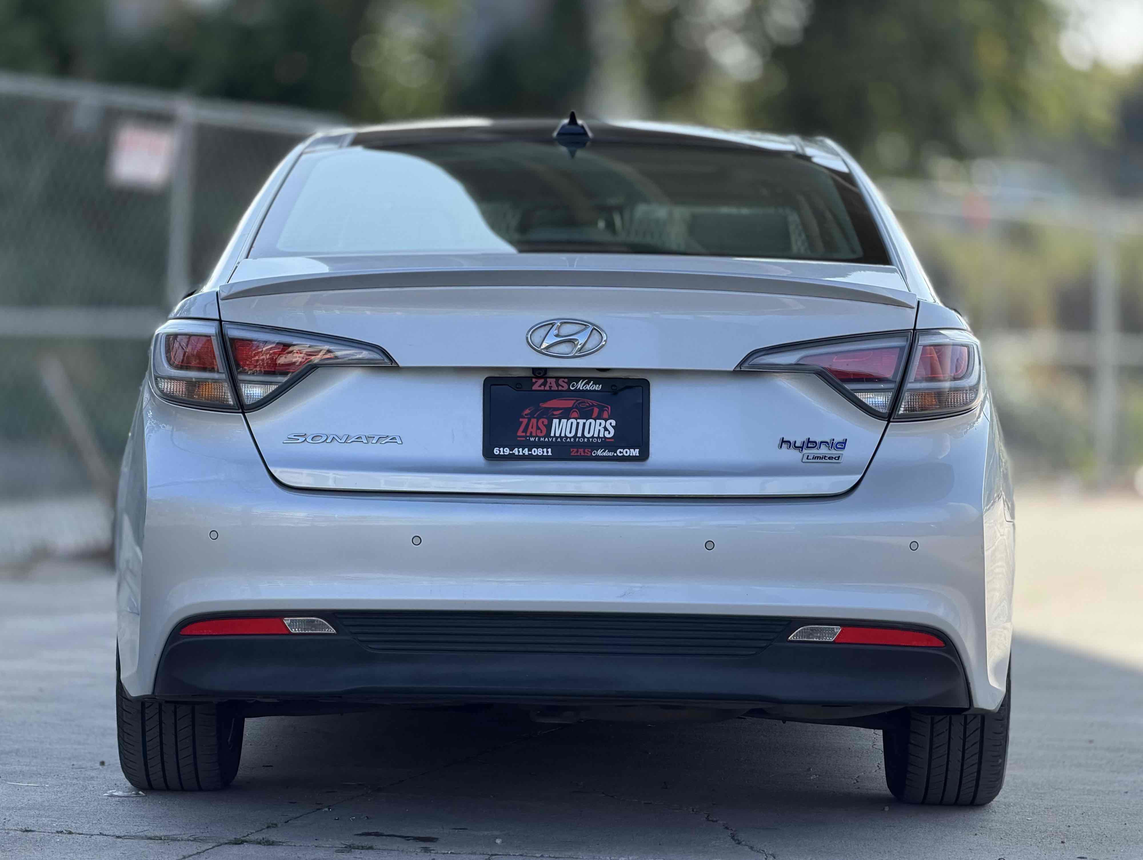 Used 2016 Hyundai Sonata Limited w/ Option Group 02 FWD image 4
