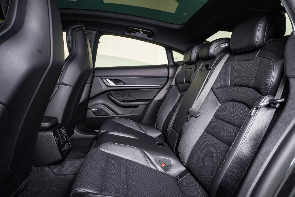 Certified 2025 Porsche Taycan AWD/4WD image 17