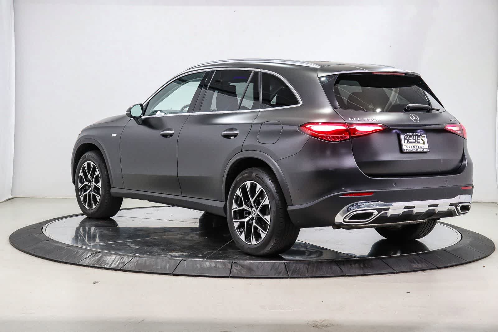 Used 2025 Mercedes-Benz GLC 350e 4MATIC image 2