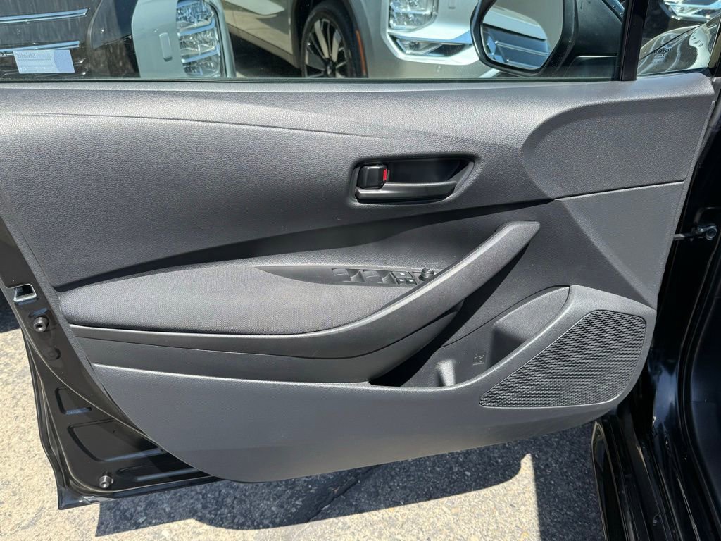 Used 2025 Toyota Corolla LE FWD image 30