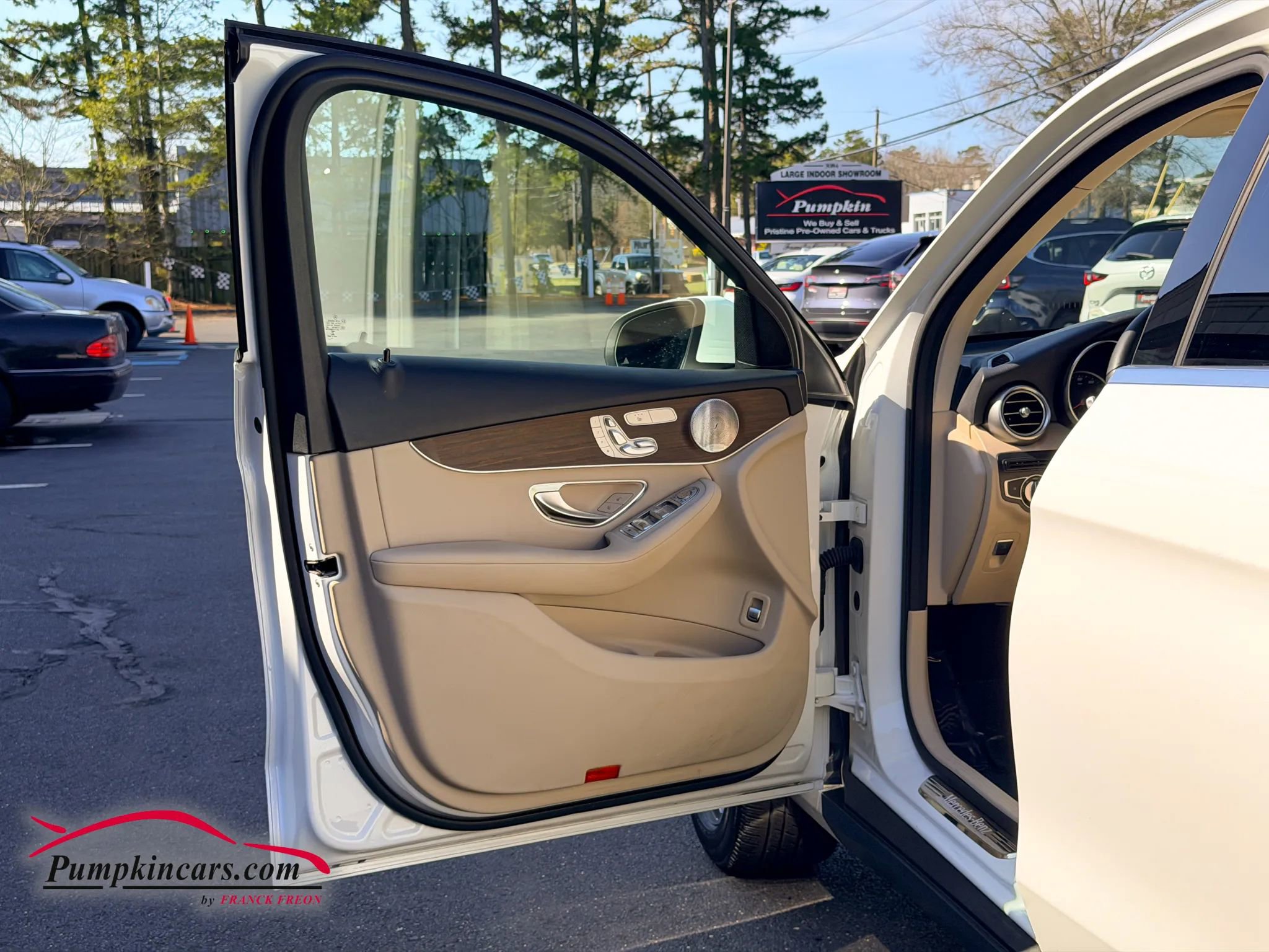 Used 2020 Mercedes-Benz GLC 300 4MATIC image 23