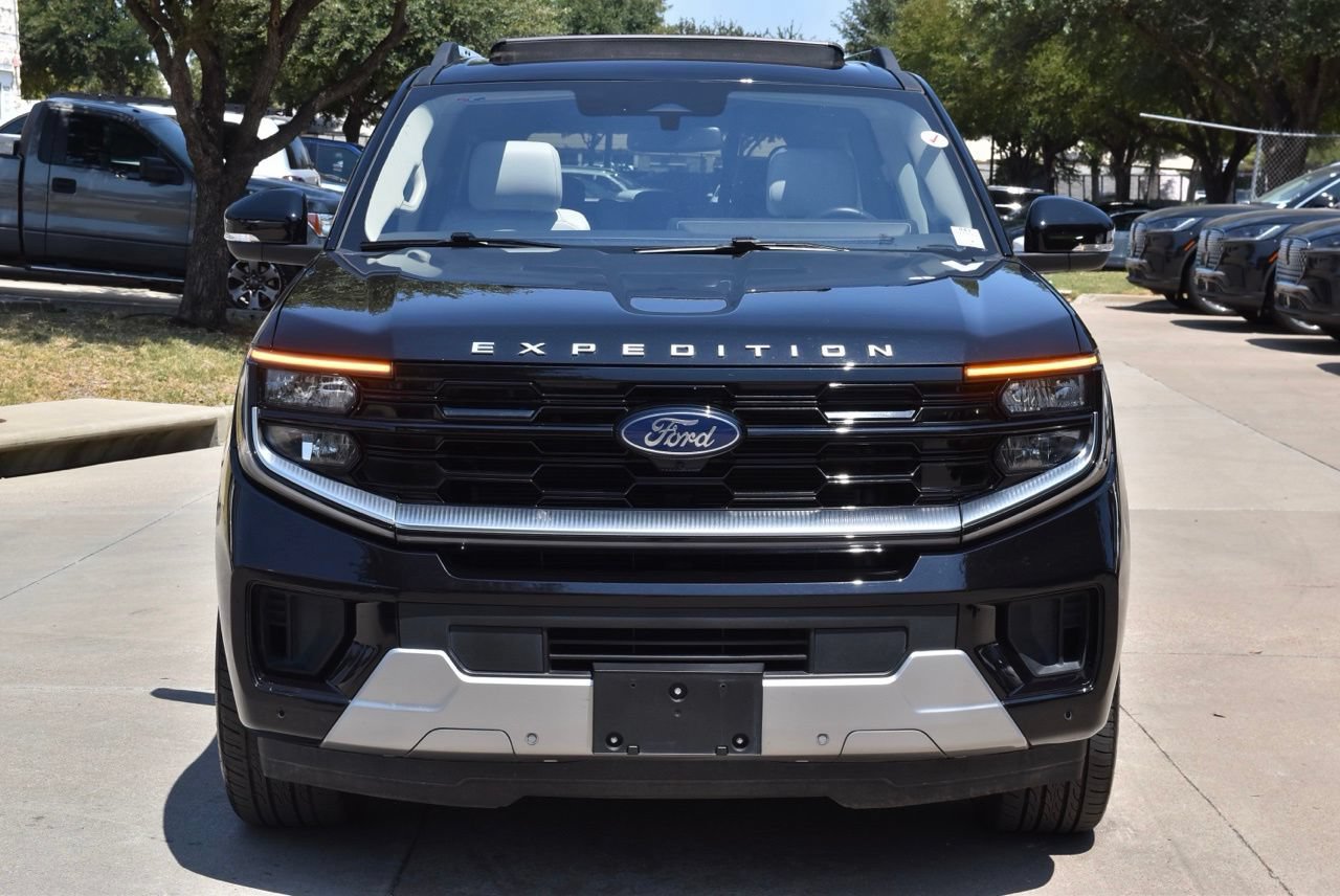 Certified 2025 Ford Expedition Max Platinum w/ Driver's Package AWD/4WD image 3