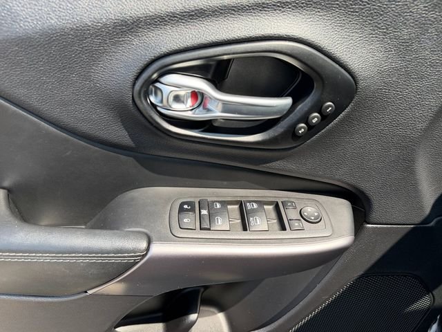 Certified 2022 Jeep Cherokee Limited AWD/4WD image 14