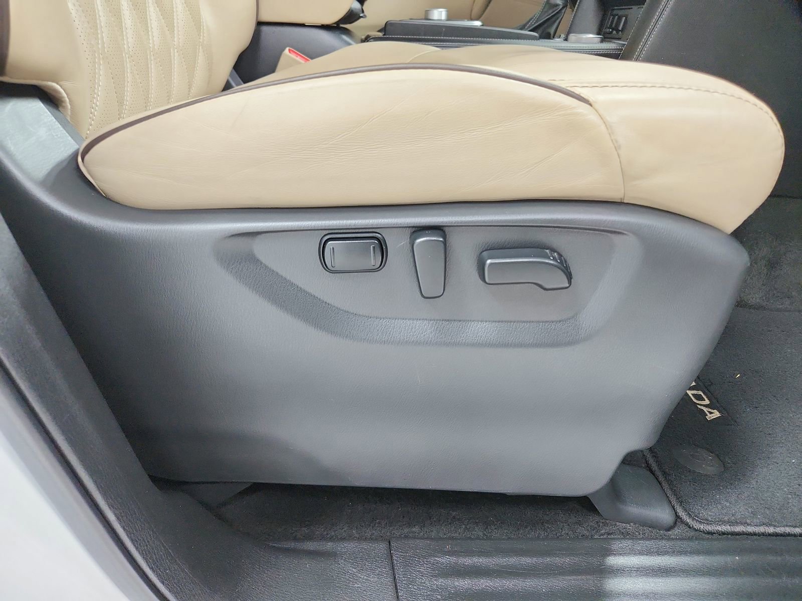 Used 2021 Nissan Armada Platinum w/ Captain's Chairs Package image 46