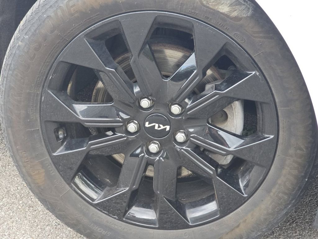 Used 2024 Kia Carnival FWD image 9