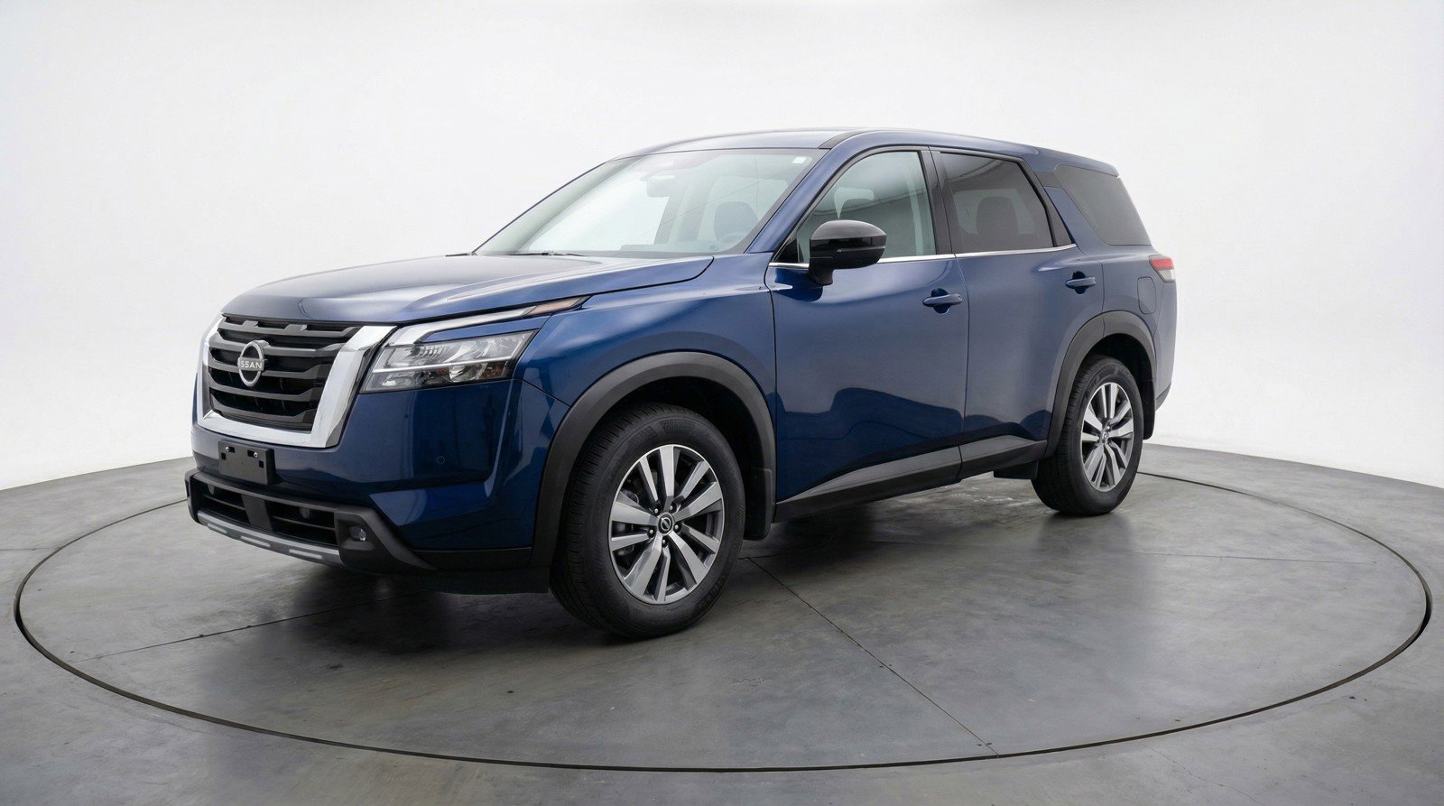 Used 2025 Nissan Pathfinder SV image 3