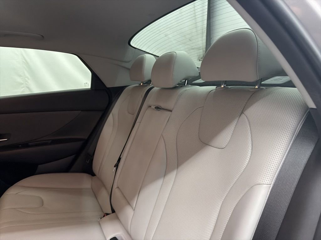 Used 2023 Hyundai Elantra Limited image 20
