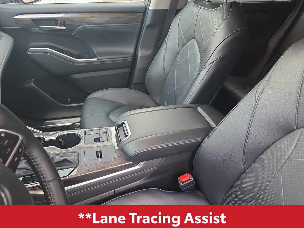 Used 2025 Toyota Highlander Platinum AWD/4WD image 15