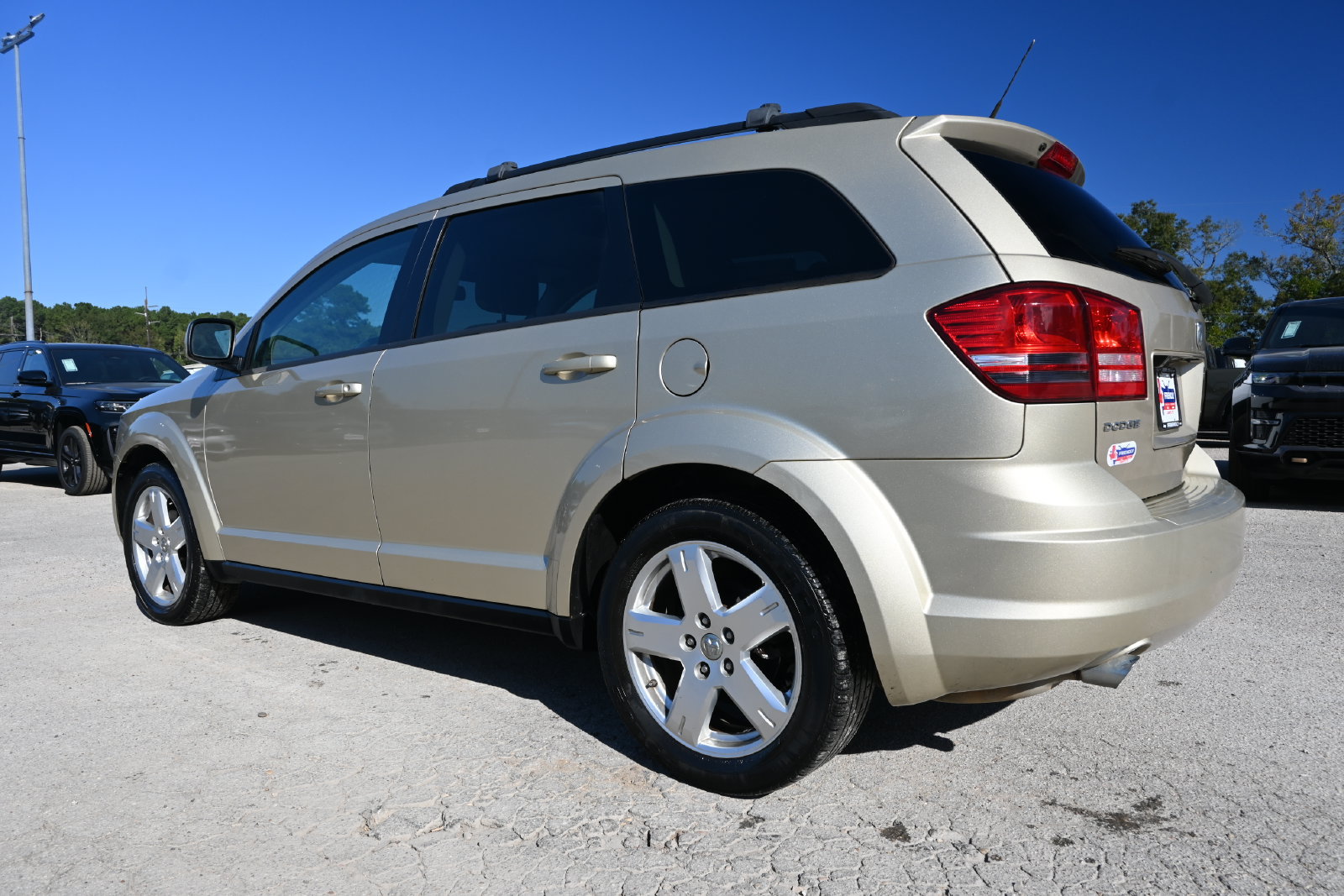 Used 2010 Dodge Journey SXT w/ Flexible Seating Group FWD image 3