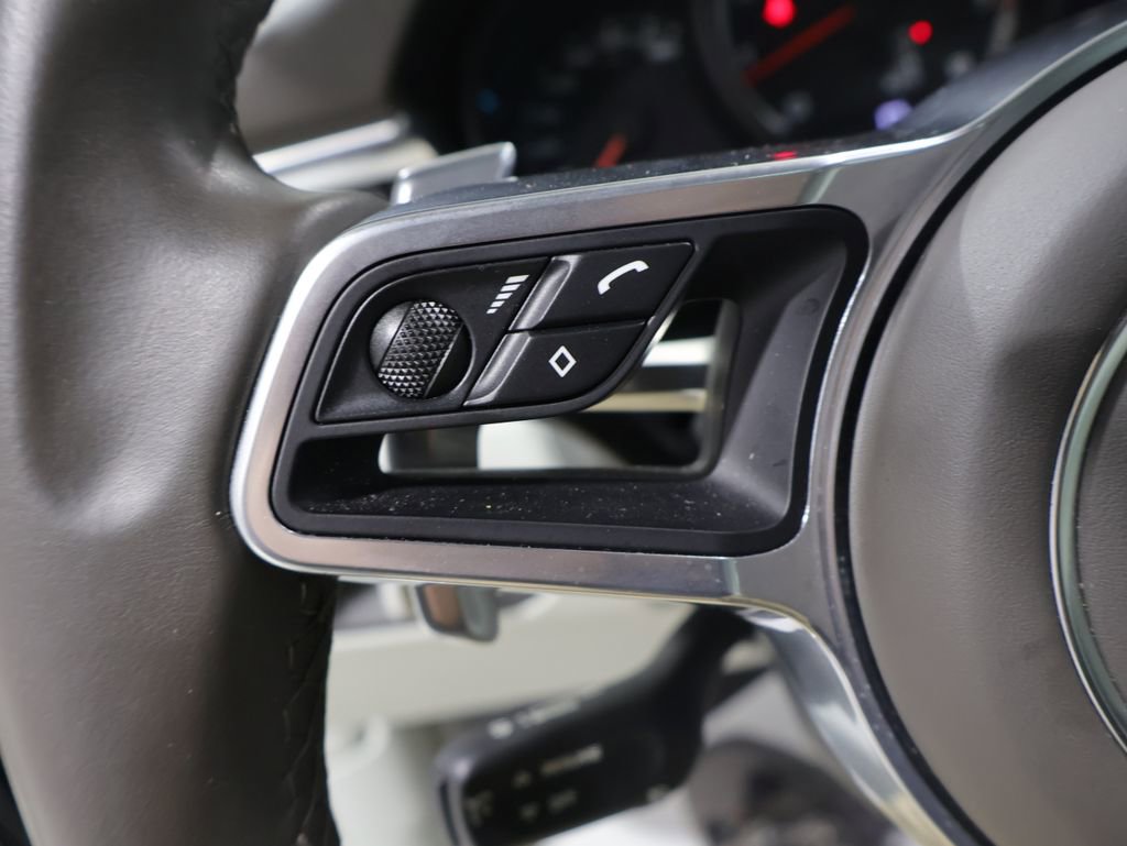 Used 2021 Porsche Macan Turbo AWD/4WD image 34