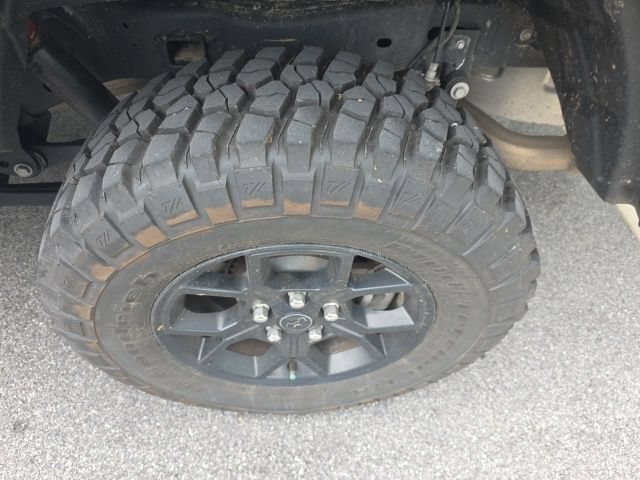 Used 2025 Jeep Gladiator Sport AWD/4WD image 8