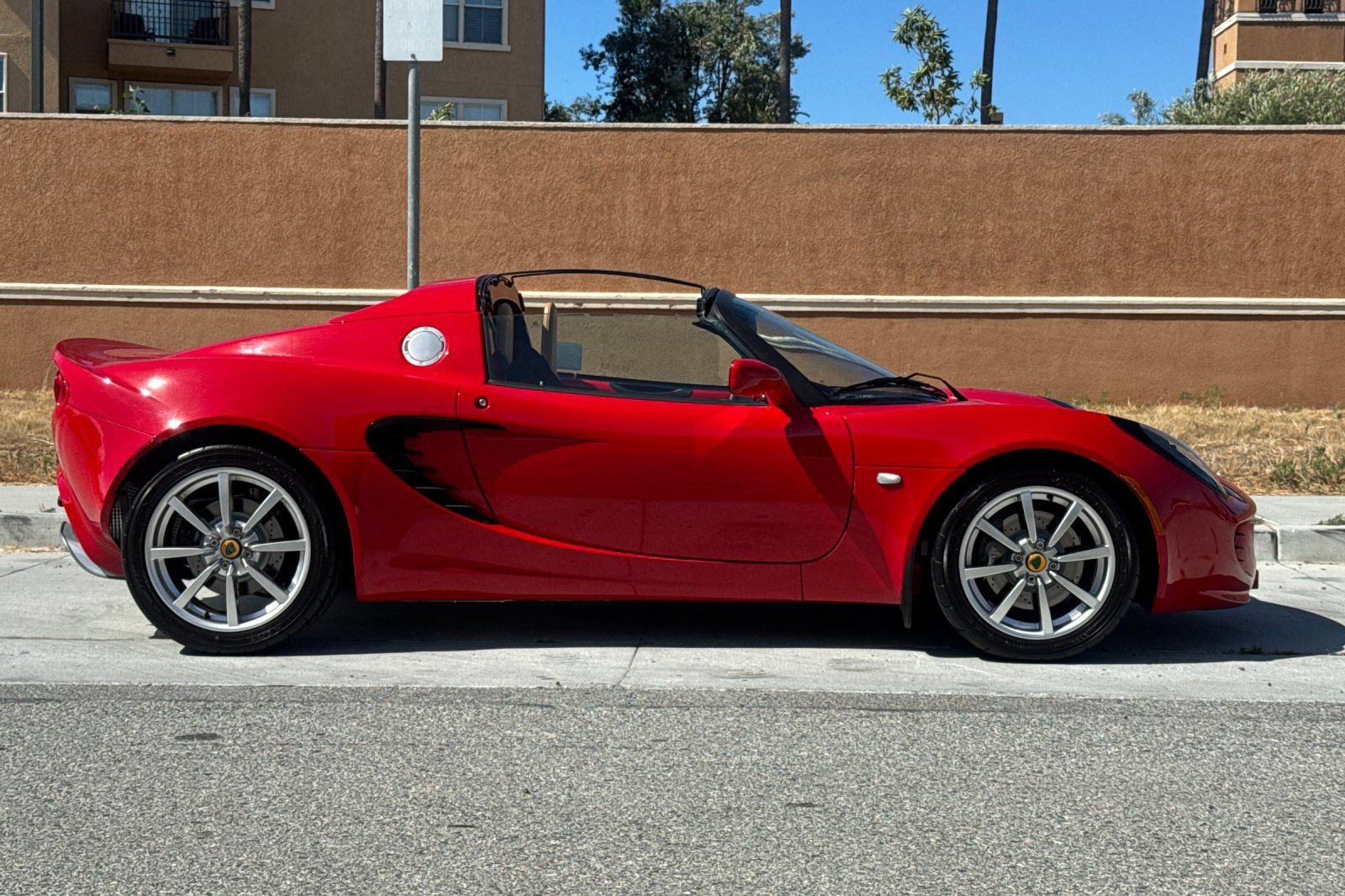 Used 2005 Lotus Elise RWD image 4