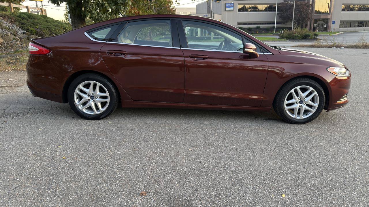 Used 2016 Ford Fusion SE FWD image 4
