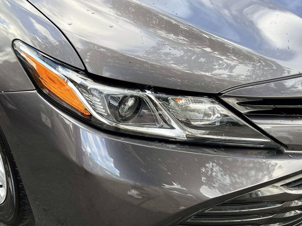 Used 2020 Toyota Camry LE image 9