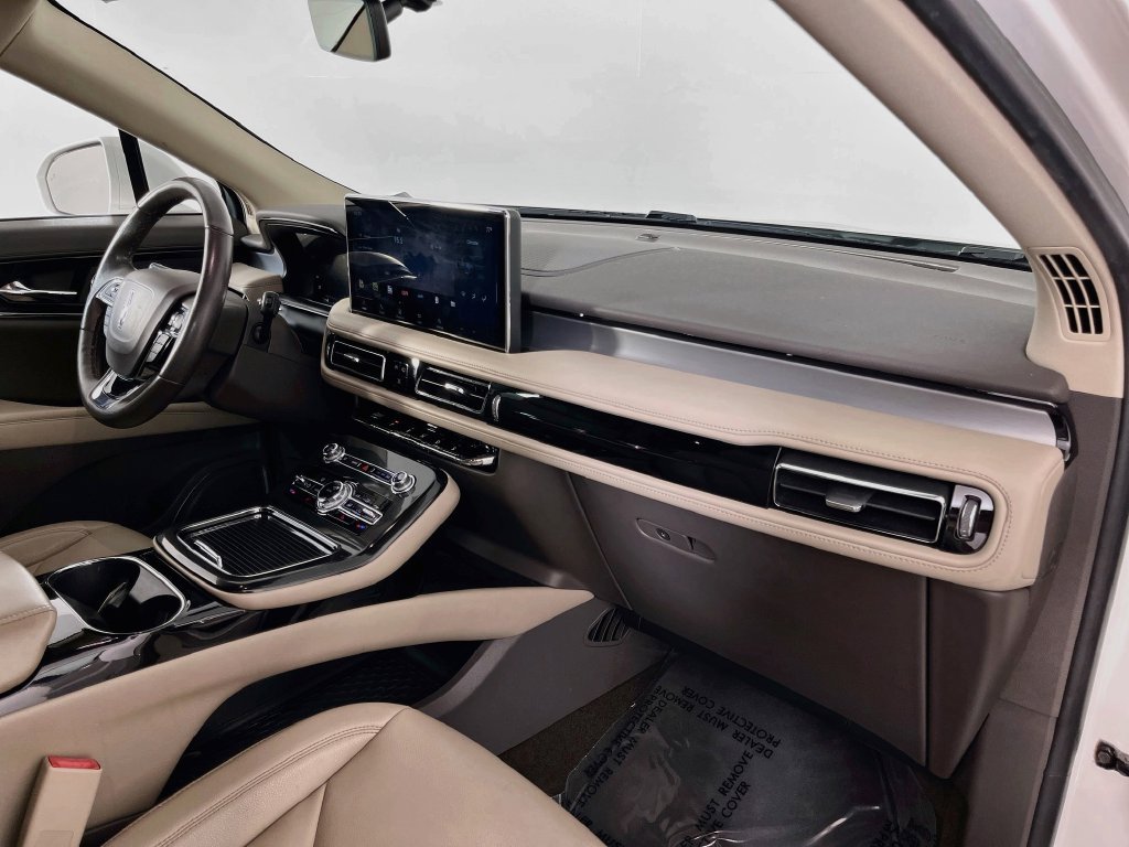 Used 2022 Lincoln Nautilus FWD image 32