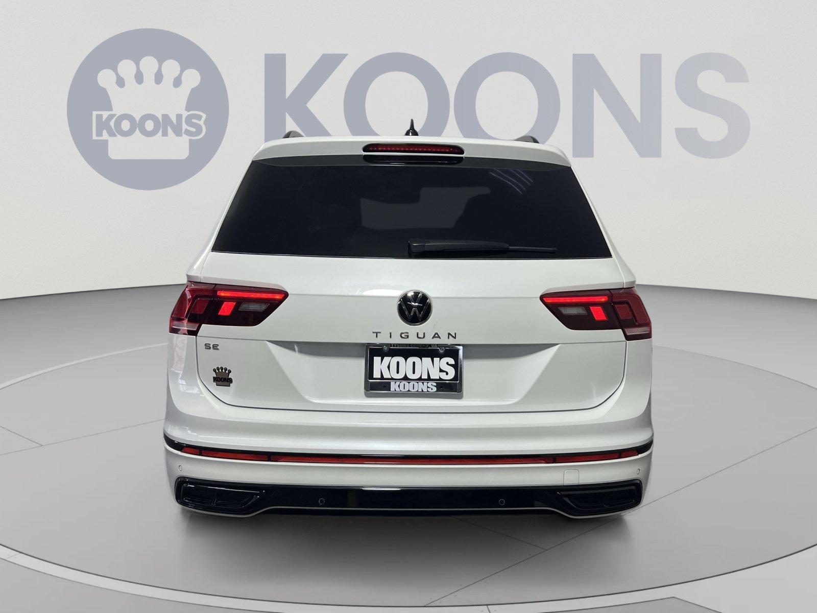 Used 2024 Volkswagen Tiguan SE R-Line FWD image 5