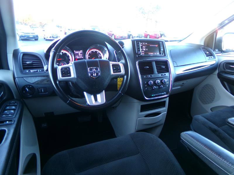 Used 2019 Dodge Grand Caravan SE w/ UConnect Hands-Free Group image 25