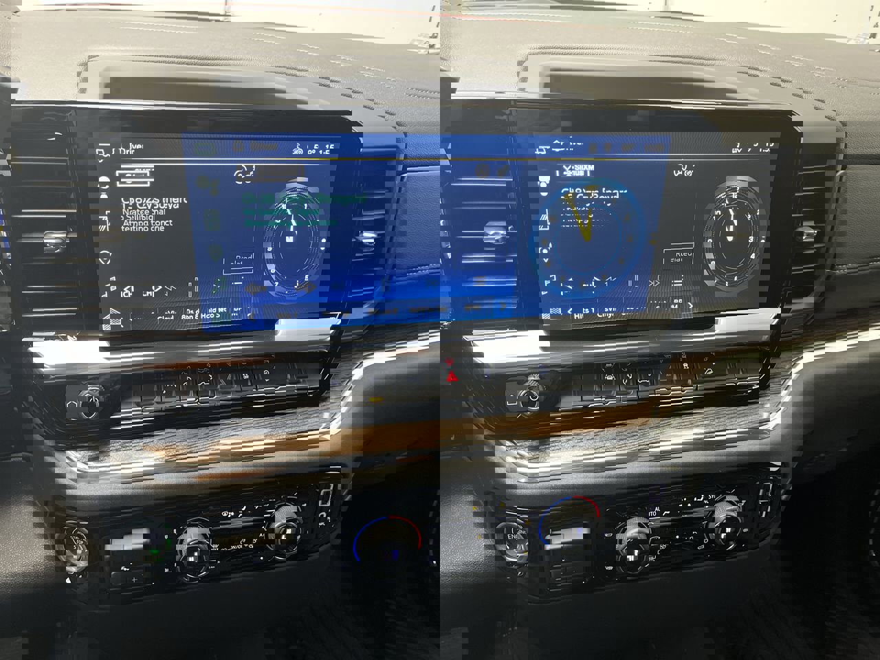 Used 2024 Chevrolet Silverado 1500 LT image 17