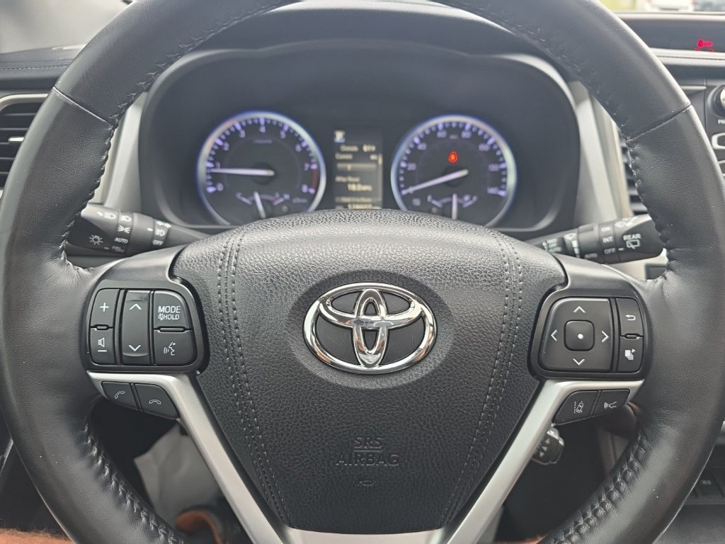 Used 2019 Toyota Highlander Limited Platinum AWD/4WD image 15
