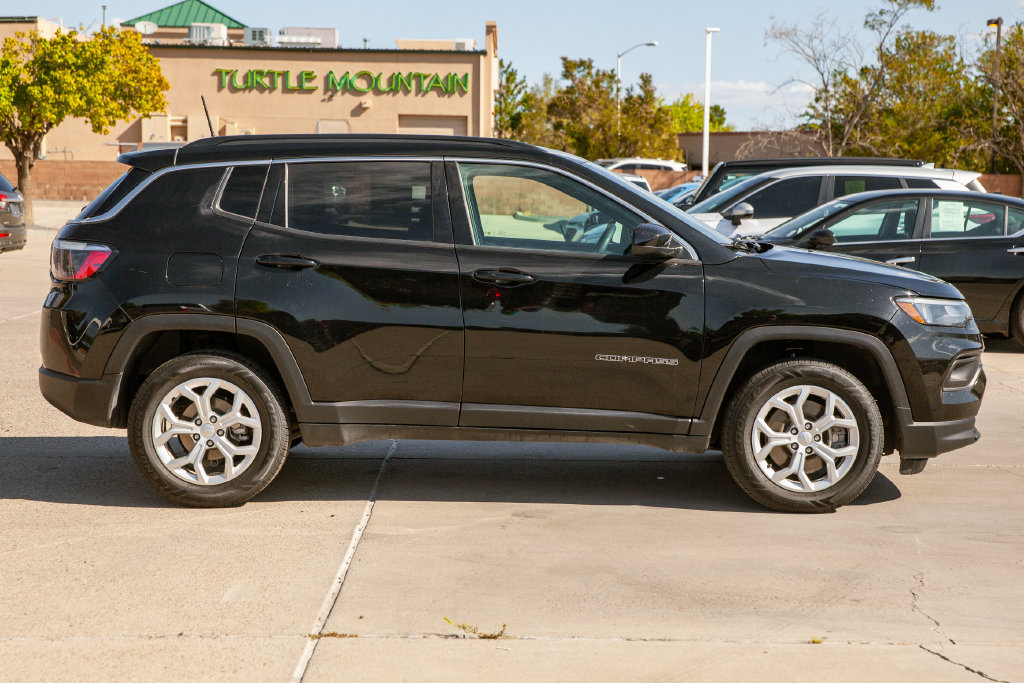 Used 2024 Jeep Compass Latitude AWD/4WD image 4