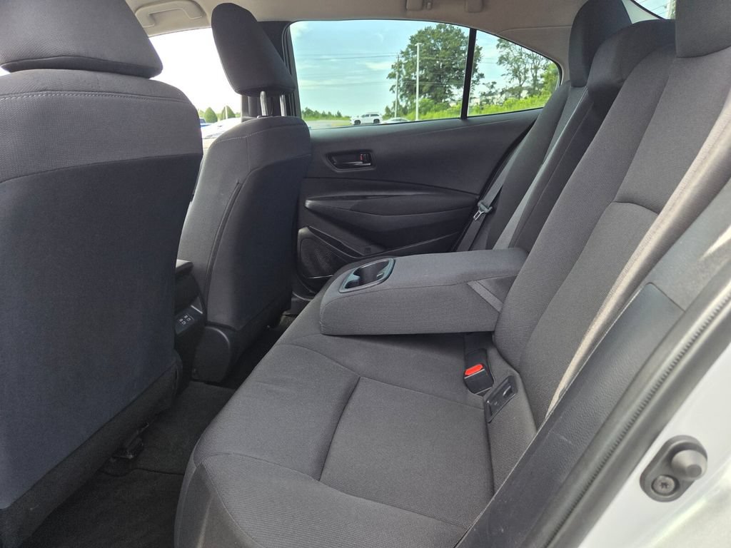 Used 2025 Toyota Corolla LE FWD image 6