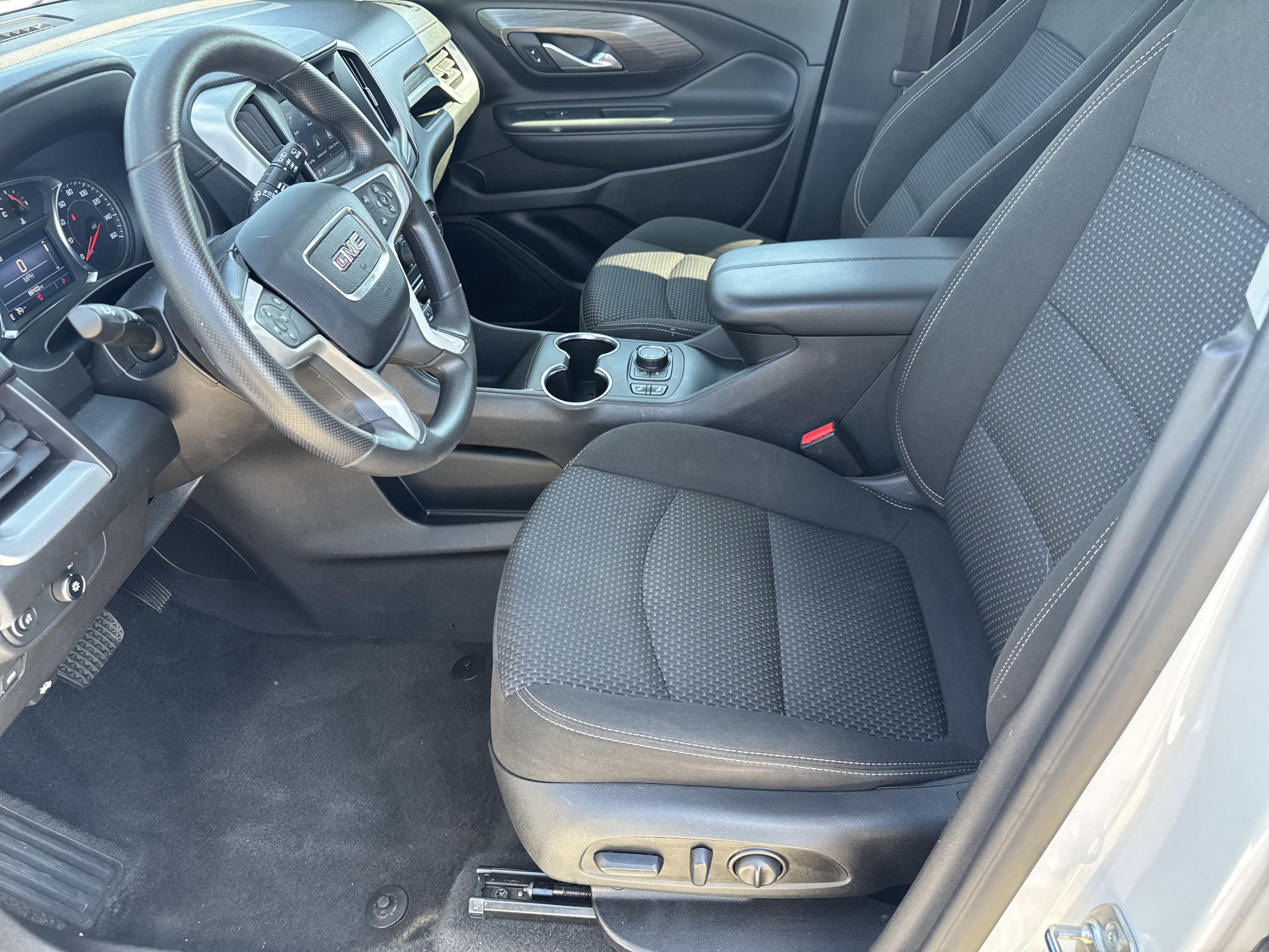 Used 2024 GMC Terrain SLE w/ Driver Convenience Package FWD image 5