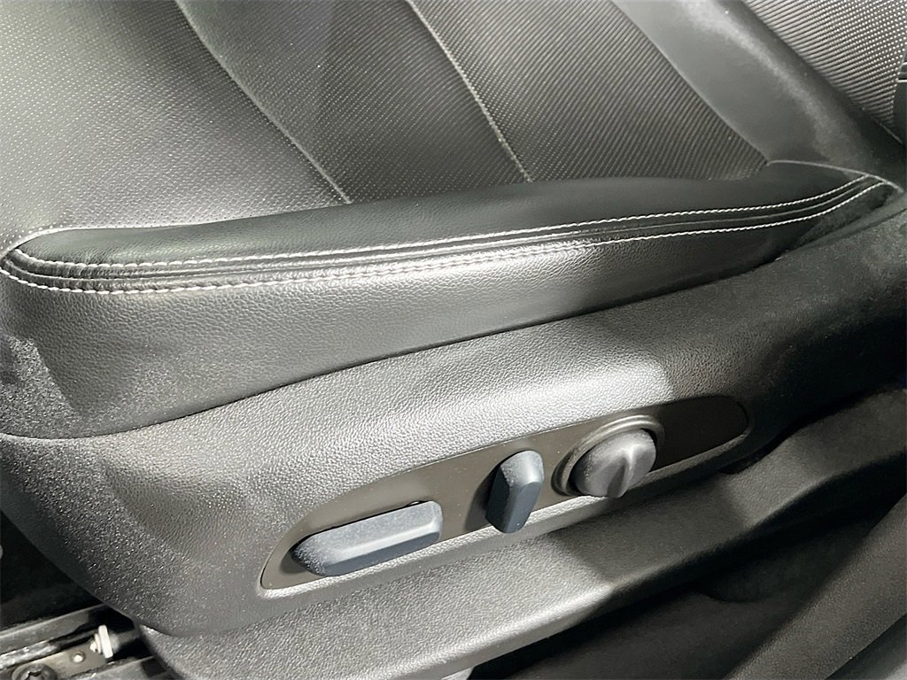 Used 2023 GMC Terrain SLT image 18