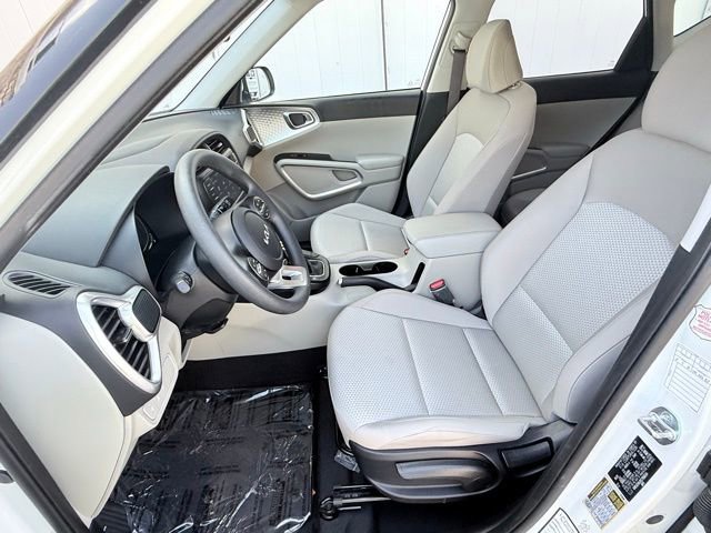 Used 2025 Kia Soul LX image 16