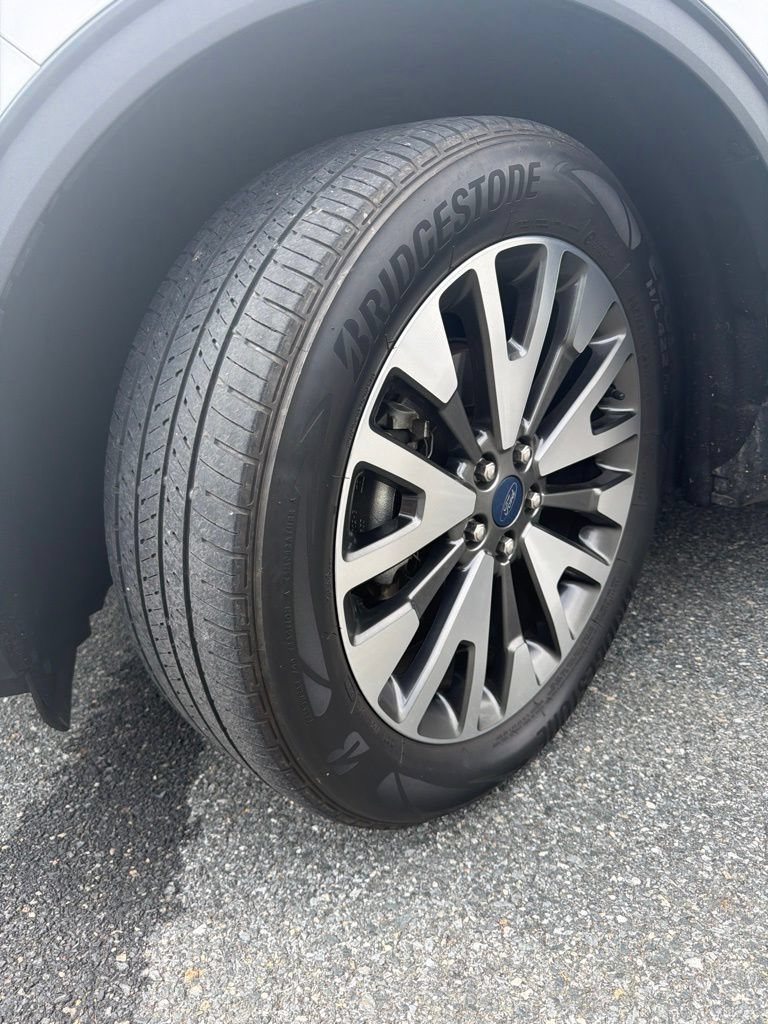 Used 2020 Ford Escape Titanium AWD/4WD image 4
