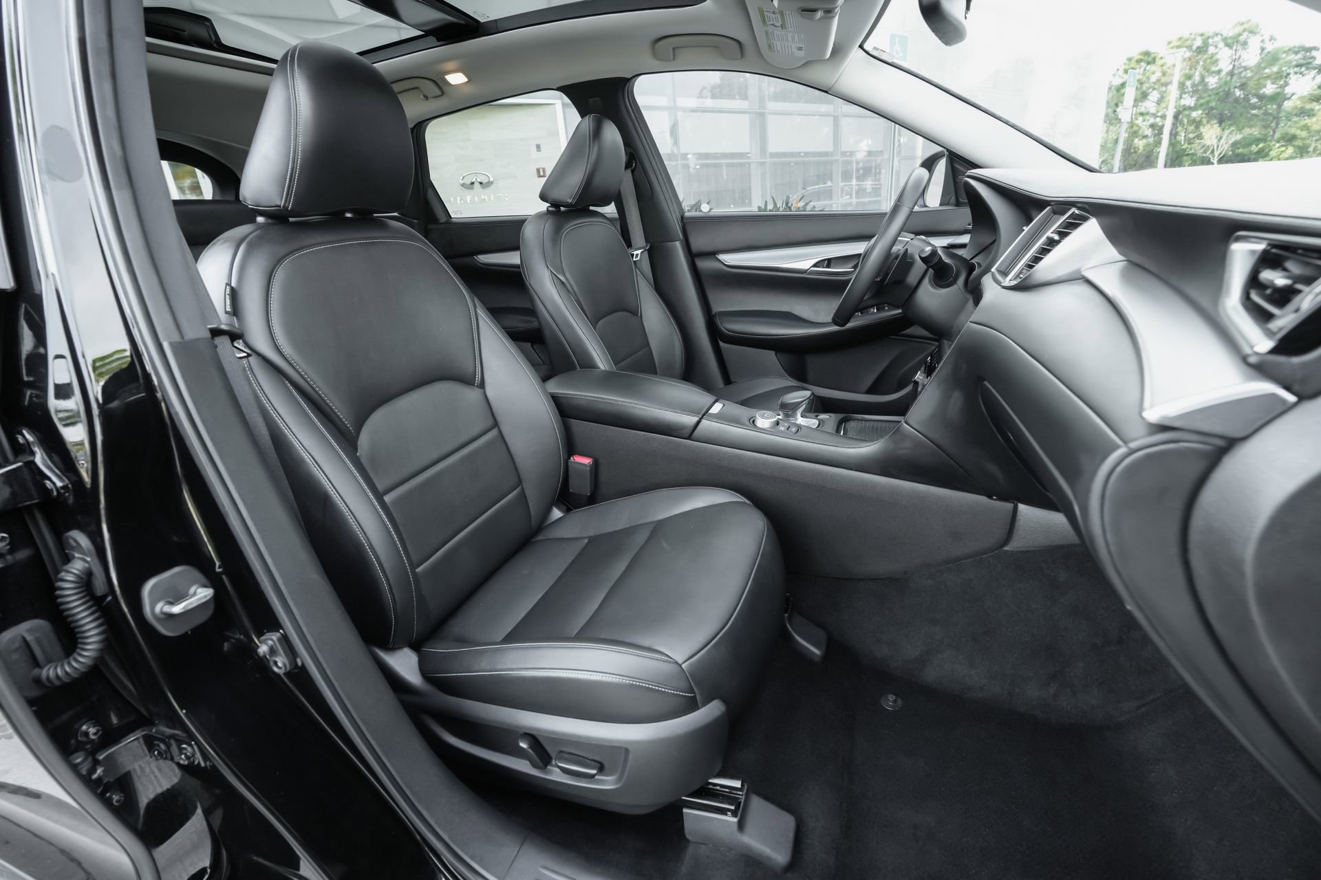 Used 2019 INFINITI QX50 Luxe w/ Navigation Package image 38