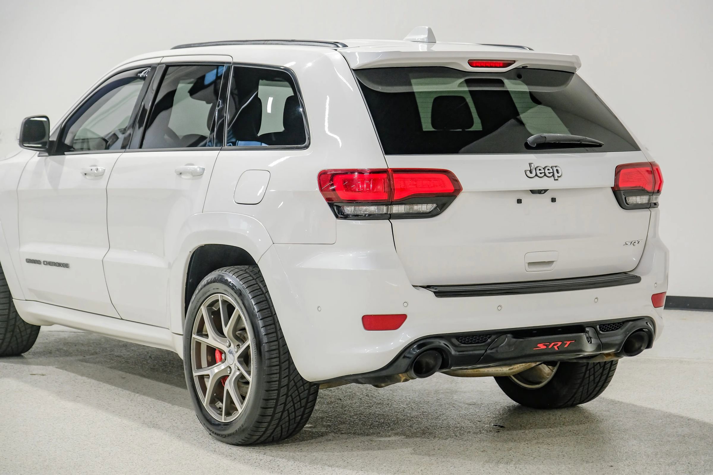 Used 2017 Jeep Grand Cherokee SRT AWD/4WD image 13
