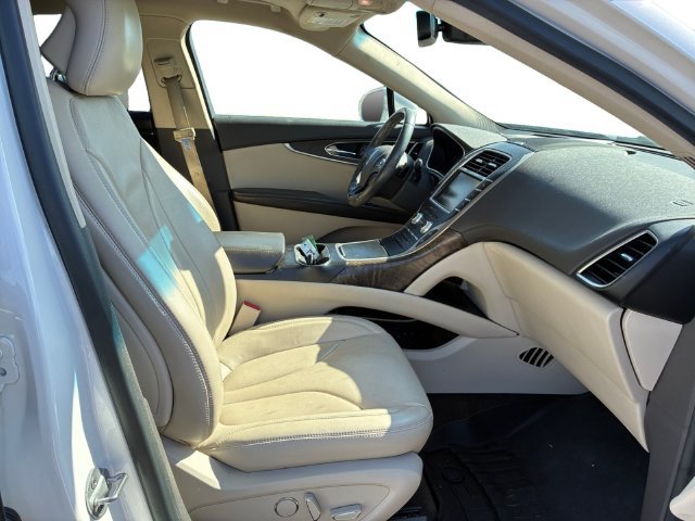 Used 2016 Lincoln MKX Reserve w/ Technology Package AWD/4WD image 12