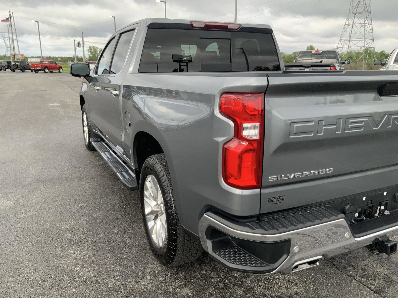 Used 2021 Chevrolet Silverado 1500 LTZ w/ Z71 Off-Road Package AWD/4WD image 17