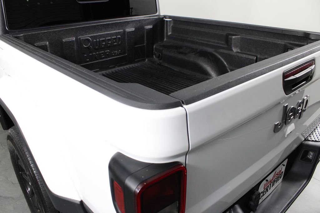Used 2023 Jeep Gladiator Overland image 16