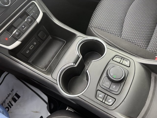 Used 2023 GMC Terrain SLE w/ Driver Convenience Package image 27