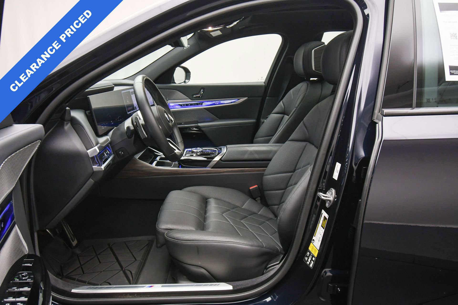 Used 2024 BMW 760i xDrive w/ Premium Package 2 image 19